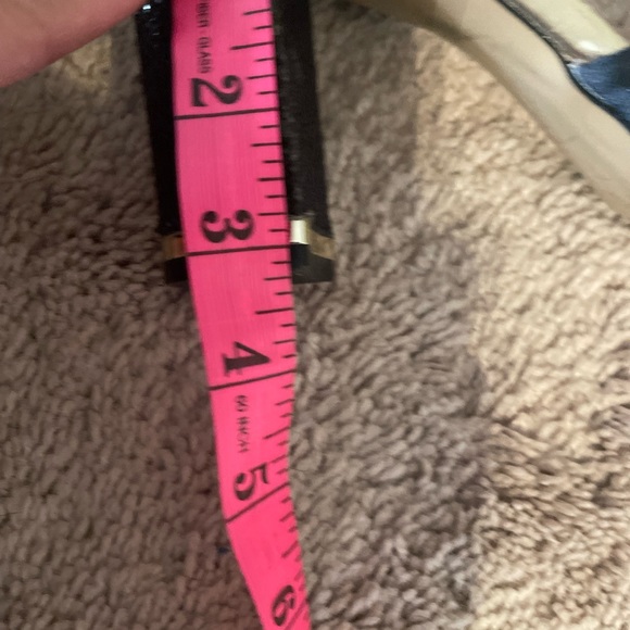 Black and gold - Picture 6 of 7